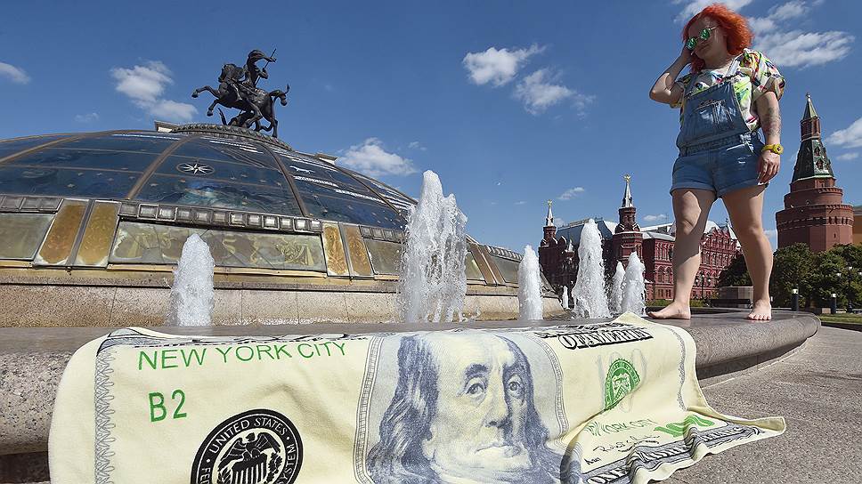 Как ЦБ пытается сдержать падение курса рубля