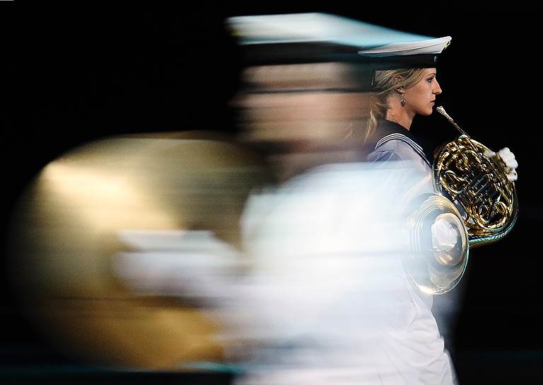 Центральный концертный образцовый оркестр им. Н.А. Римского-Корсакова Военно-морского флота России во время церемонии.