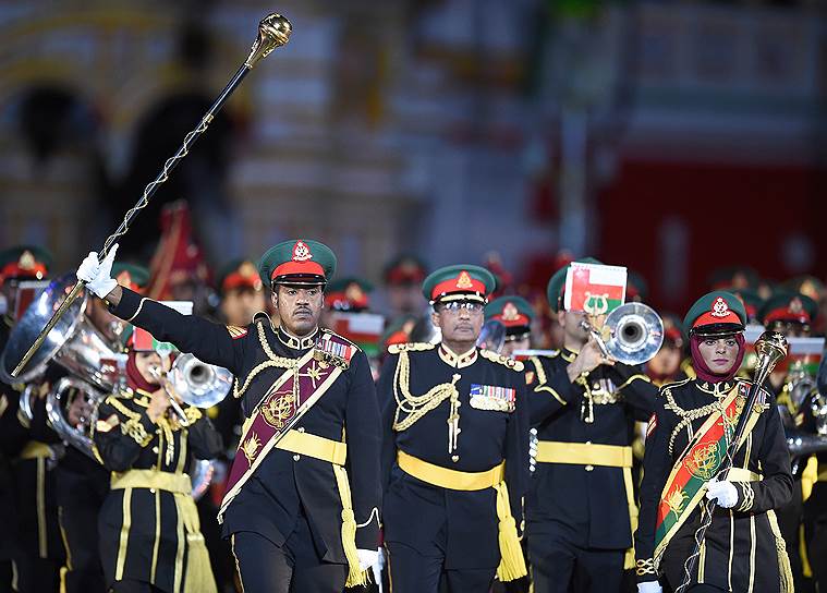 Военный оркестр королевской гвардии Омана во время церемонии.