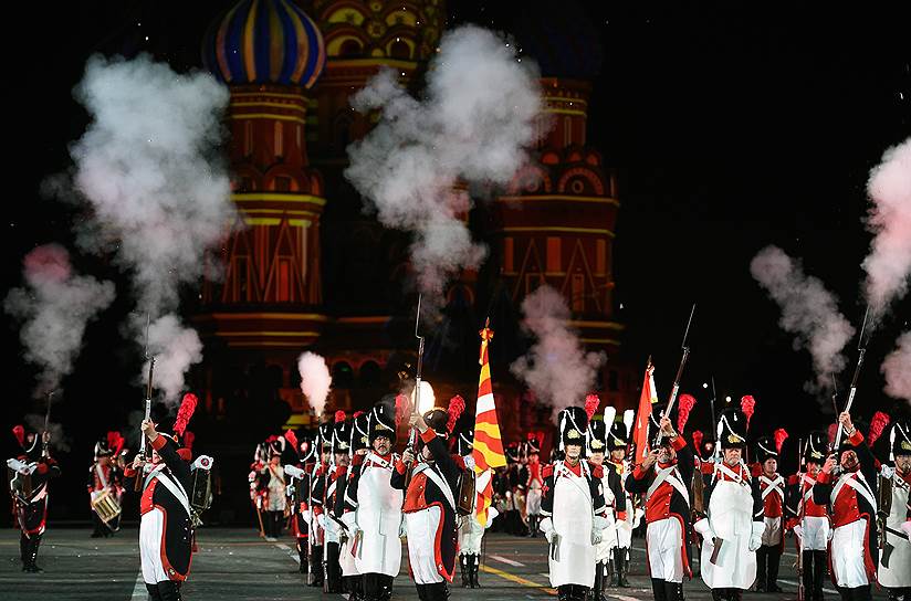Оркестр корпуса «Старых гренадеров» Женевы во время церемонии.
