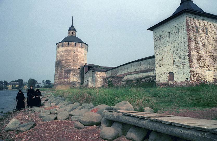 Виды Кирилло-Белозерского монастыря в 90-е годы