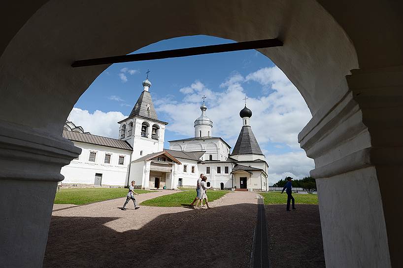 Святые ворота Ферапонтова Белозерского монастыря