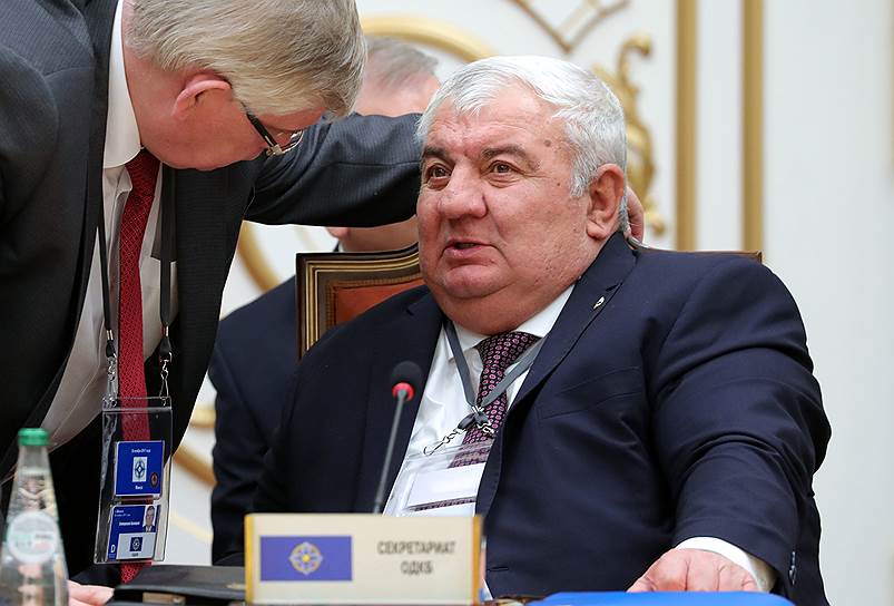  Генеральный секретарь ОДКБ Юрий Хачатуров (справа)