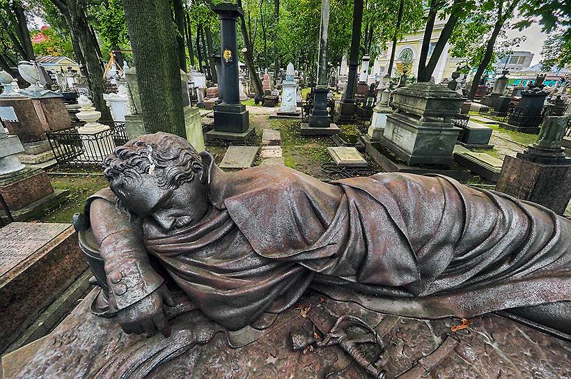 Необычные надгробия — простой способ вызвать у живых интерес к покойному