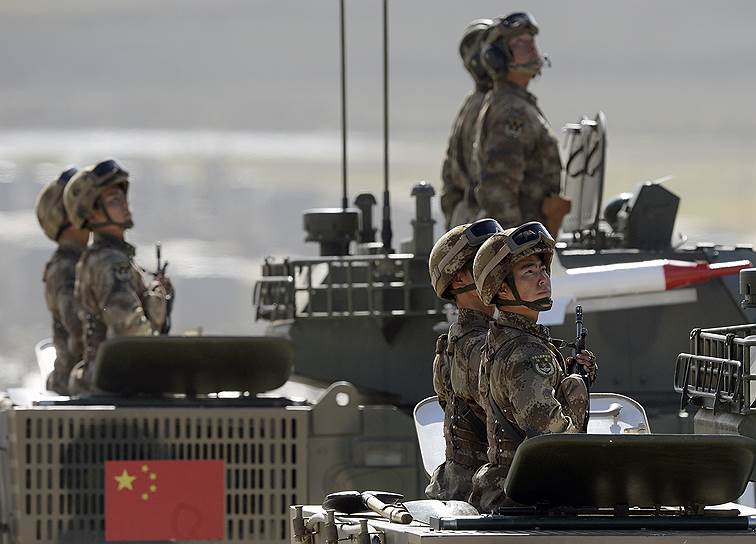 Помимо российских вооруженных сил, в учениях приняли участие военнослужащие Китая (3,2 тыс. человек) и Монголии (точное количество не раскрывается)