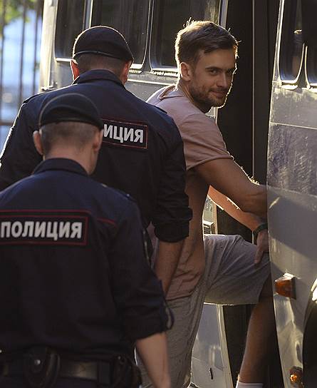 13 сентября. Участник Pussy Riot и издатель «Медиазоны» Петр Верзилов &lt;a href=&quot;/doc/3739404&quot;>попал в больницу&lt;/a> в тяжелом состоянии 