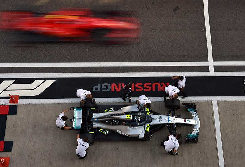 Пилот команды Mercedes AMG Petronas F1 Валттери Боттас во время заезда