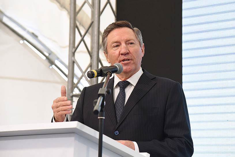 2 октября в отставку подал губернатор Липецкой области Олег Королев: «Впереди много свершений, новые дерзновенные планы. Это дело молодых. Пора уступить дорогу молодежи»