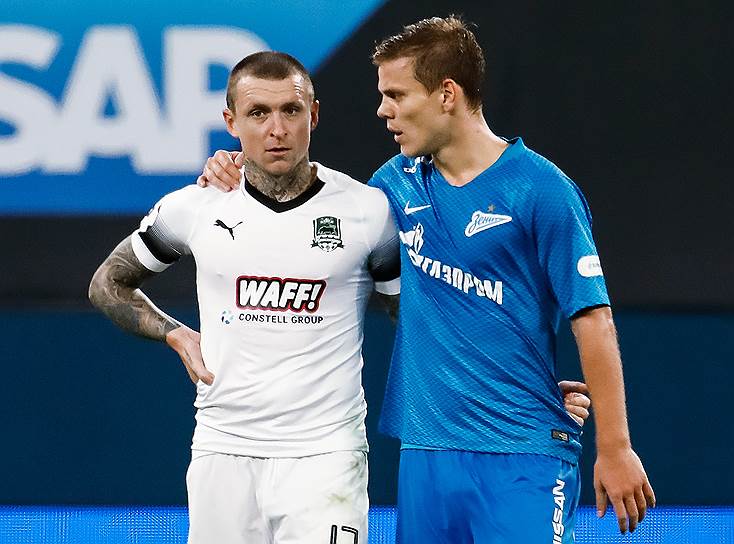 Футболисты Александр Кокорин (справа) и Павел Мамаев