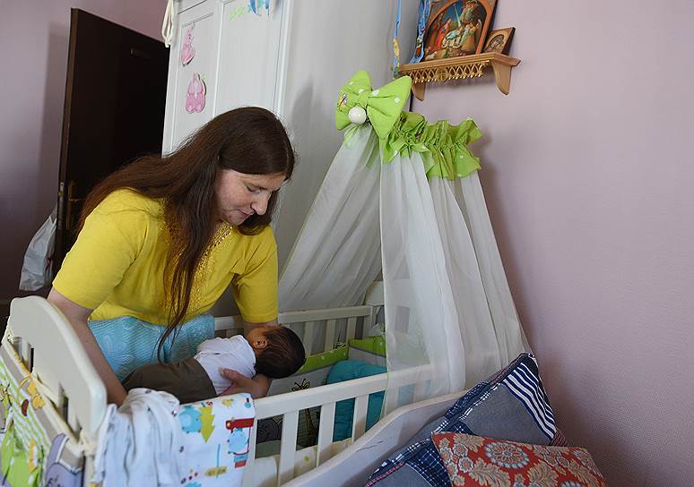 Надежда пришла в московский «Дом для мамы» за несколько недель до родов. Без документов, денег и надежд на будущее. Теперь у нее есть Арсений и планы на жизнь