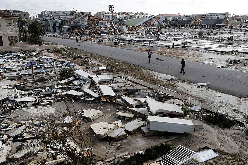 Мексико Бич, США. Спасатели ведут поисковые работы после урагана «Майкл»