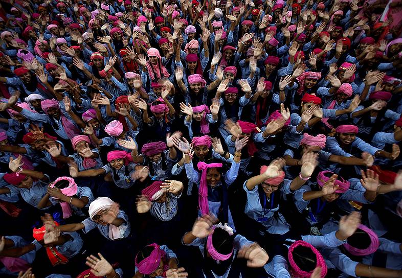 Чандигарх, Индия. Школьницы во время празднования Международного дня девочек