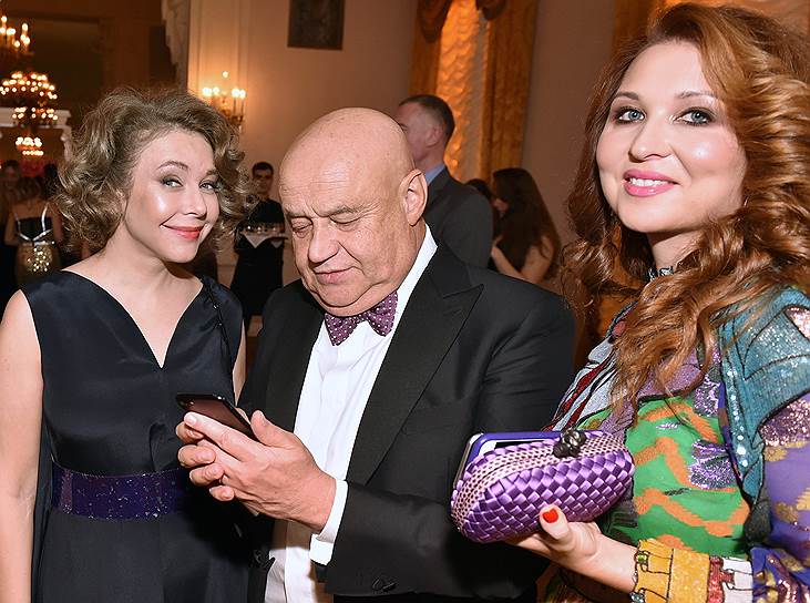 Журналист Божена Рынска (слева) во время VIII Бала дебютанток журнала Tatler в Колонном зале Дома Союзов