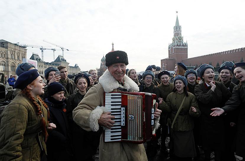 Музыкальное сопровождение марша обеспечивает сводный военный оркестр Московского территориального гарнизона