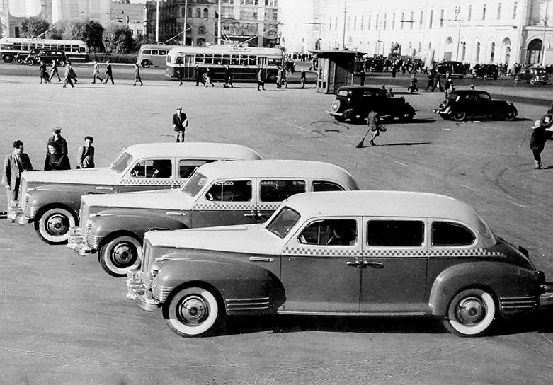 В 1947 году новые советские такси ЗИС-110 выглядели весьма внушительно