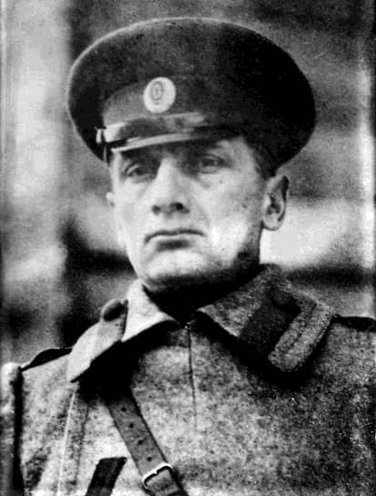 В ноябре 1919 года после контрнаступления Красной армии, Колчак был вынужден покинуть Омск и отступить в Иркутск. По воспоминаниям его сподвижников, перед тем, как сесть в поезд, он сказал: «Продадут меня эти союзнички». В январе 1920 года Колчак был выдан союзническим Чехословацким корпусом и представителями Антанты большевикам. 7 февраля того же года по приговору Иркутского Ревкома он был расстрелян. Гибель Верховного правителя ознаменовала конец организованной борьбы против большевиков в Сибири 
