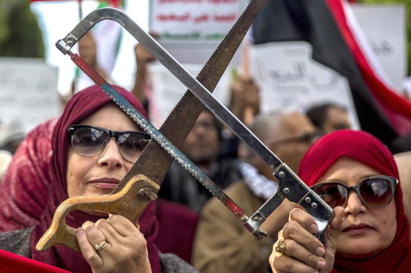 Тунис. Местные жители протестуют против визита наследного принца Саудовской Аравии Мухаммеда бен Сальмана из-за убийства журналиста Джамаля Хашогги