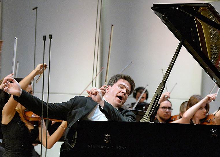 Пианист Денис Мацуев во время концерта.