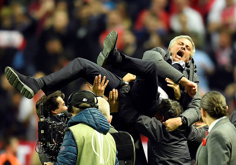 Во время работы на посту тренера «Манчестер Юнайтед» Моуринью стал победителем Лиги Европы, а также обладателем Суперкубка Англии