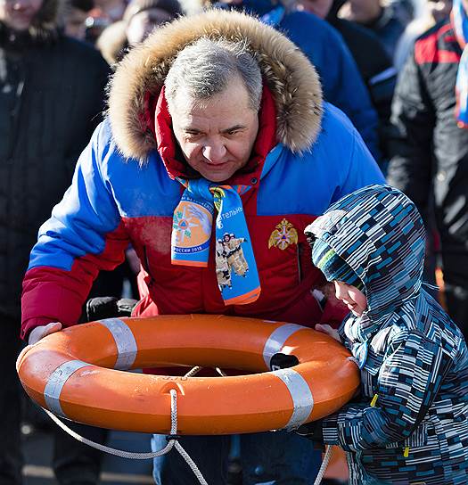 18 мая. Главой МЧС вместо Владимира Пучкова (на фото) был назначен заместитель директора ФСБ Евгений Зиничев
