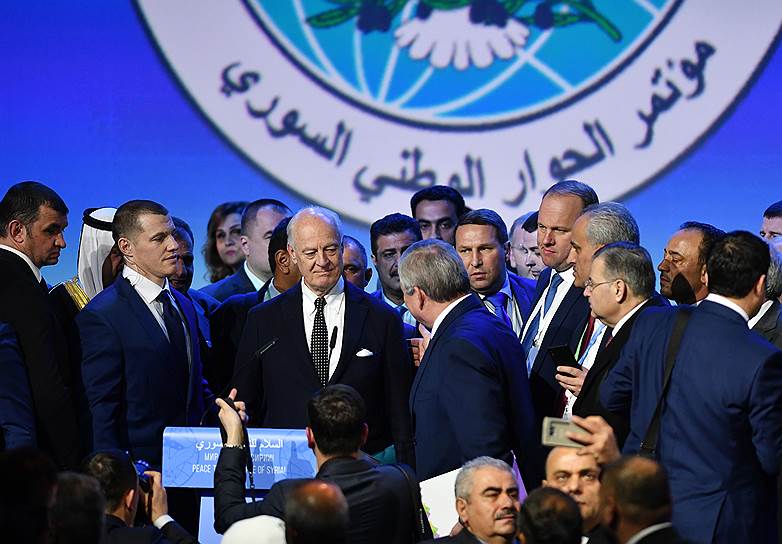 30 января в Сочи прошел Конгресс сирийского национального диалога, в котором приняли участие около 1,5 тыс. делегатов. На нем было принято решение о формировании конституционного комитета