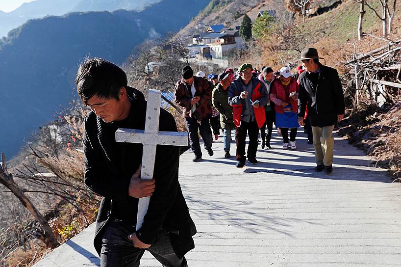 Дечен-Тибетский АО, Китай. Католики в канун Рождества