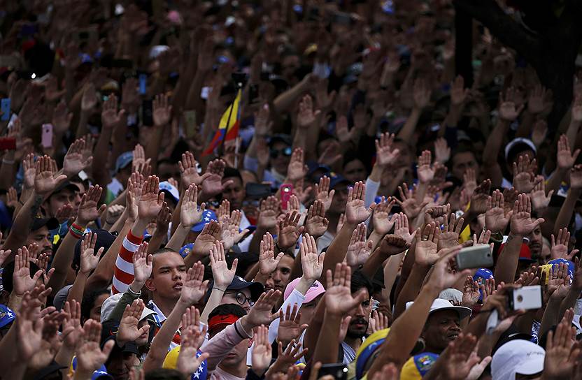 О признании Хуана Гуаидо легитимным венесуэльским лидером, помимо США, заявили также власти Канады, Бразилии, Парагвая, Перу, Колумбии, Аргентины, Гватемалы