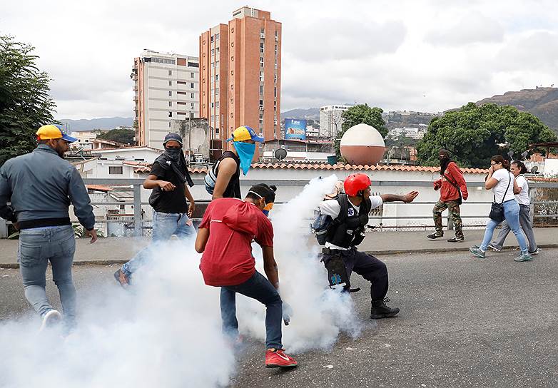 В результате протестов погибли уже по меньшей мере 13 человек, по данным Венесуэльской обсерватории социального конфликта