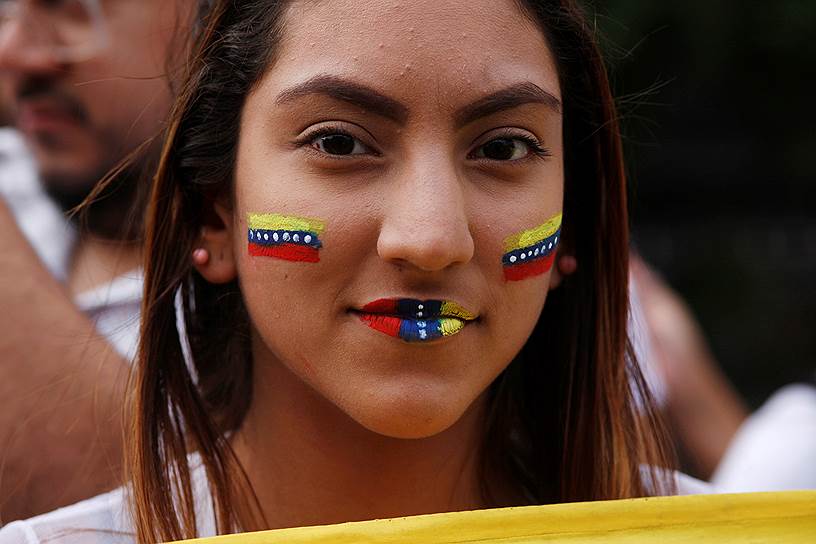 Акции в поддержку Хуана Гуаидо проходят не только в Венесуэле (на фото — митинг в Буэнос-Айресе)