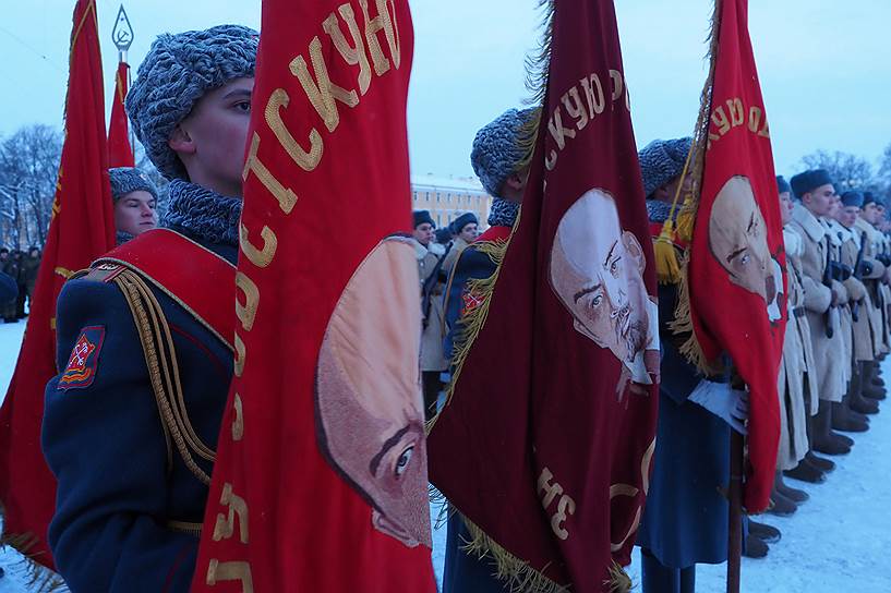 Военный парад на Дворцовой площади в честь 75-й годовщины полного освобождения Ленинграда от блокады