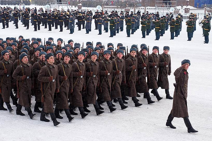 Участники военного парада на Дворцовой площади