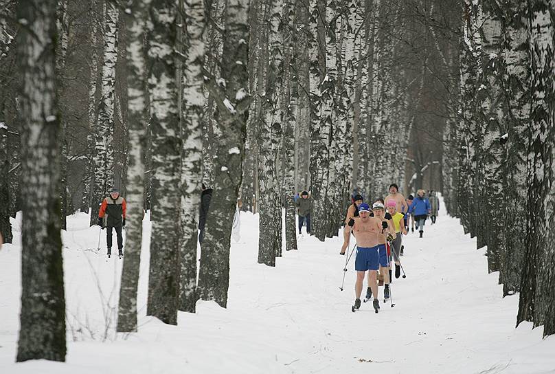 Нижний Новгород, Нижегородская область. Лыжная гонка и купание в проруби в Автозаводском парке культуры и отдыха