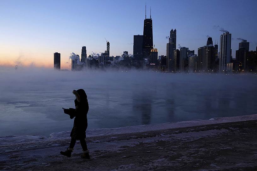 Чикаго, США. Набережная замерзшего озера во время морозов