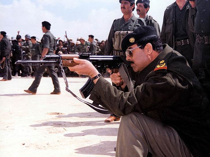 Лидер Ирака Саддам Хусейн так и не смог завоевать лавры Гамаля Абдель Насера. Ирак, 1987 год