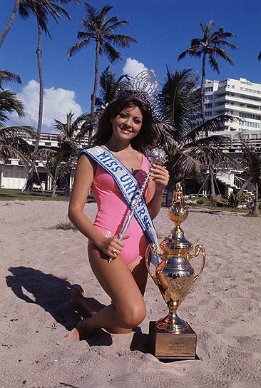 Мисс Ливана Джорджина Ризк после победы на конкурсе Мисс Вселенная (Майами, США, 1971 год)