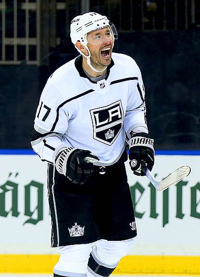 Илья Ковальчук выступал за «Лос-Анджелес», «Атланту» и «Нью-Джерси». Набрал 876 очков. В 926	 матчах НХЛ забросил 443 шайбы 