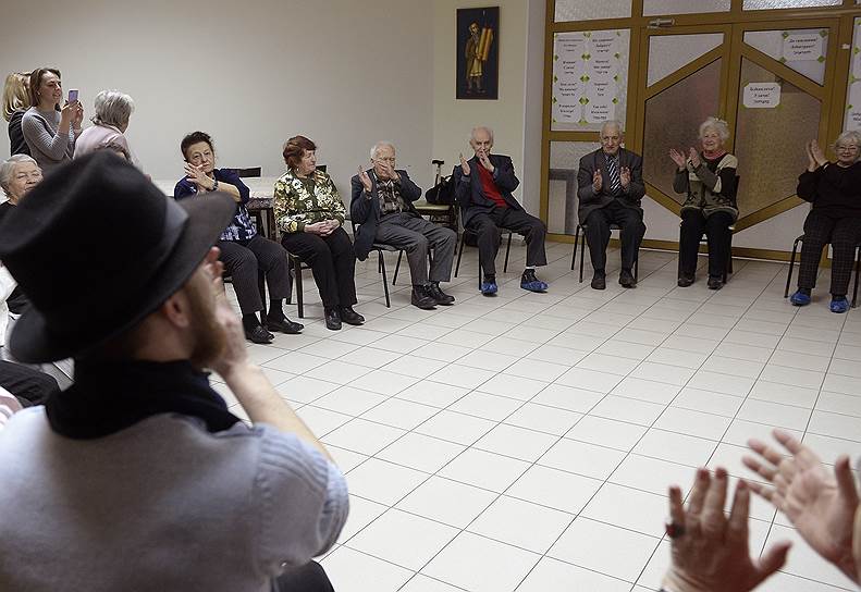 В центре «Хасдэй Нэшама» работает программа дневной занятости для пожилых туляков, переживших фашистские концлагеря. Она осуществляется на благотворительные гранты. С 2019 года здесь открывается дневной центр занятости для пожилых, который будет финансировать региональное правительство