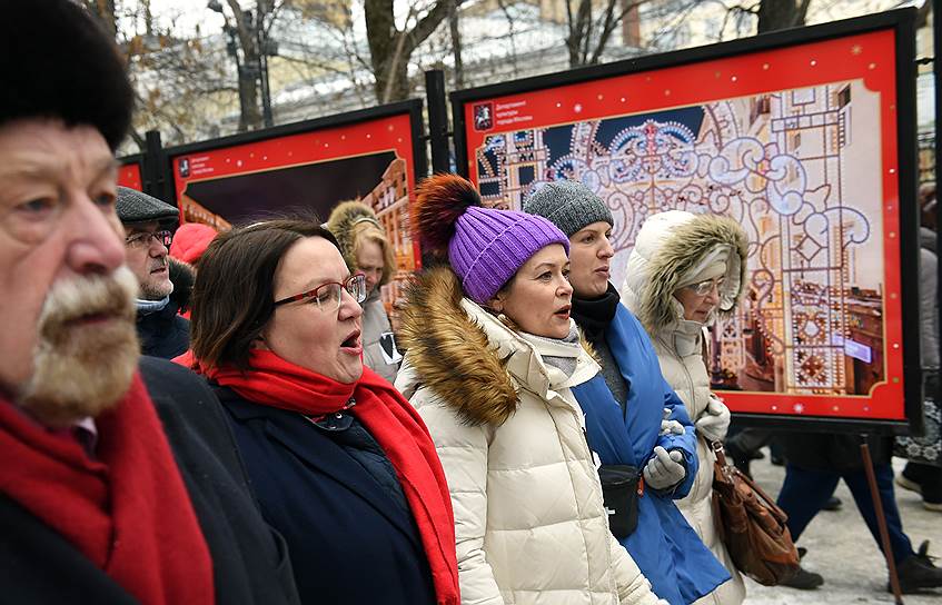 «Мы выражаем свою позицию: в то время, когда уничтожают детей и матерей в нашей стране, мы не можем сидеть дома,— сказала одна из участниц, выходившая на &#39;&#39;Марш матерей&#39;&#39; и в августе.— Нам не нравится, когда у матерей умирают дети, а матерей к ним в это время не пускают»