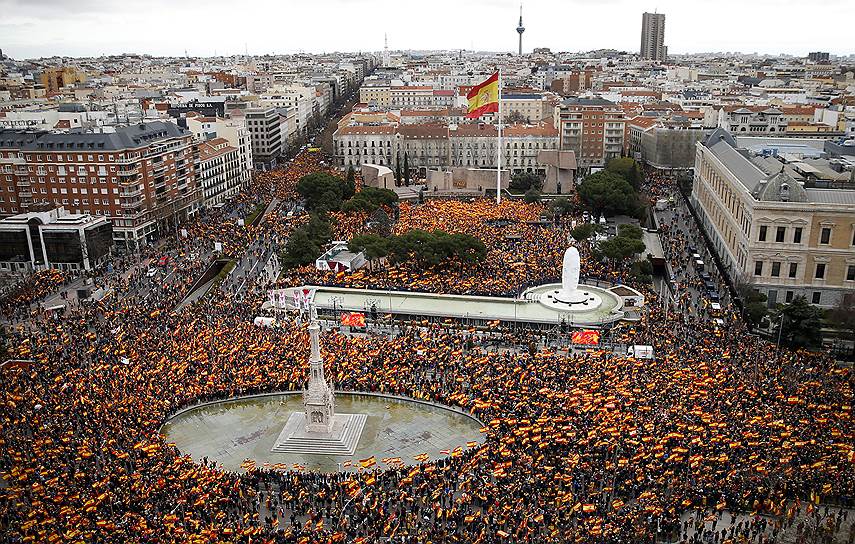 Мадрид, Испания. Акция протеста с требованием отставки премьер-министра страны Педро Санчеса