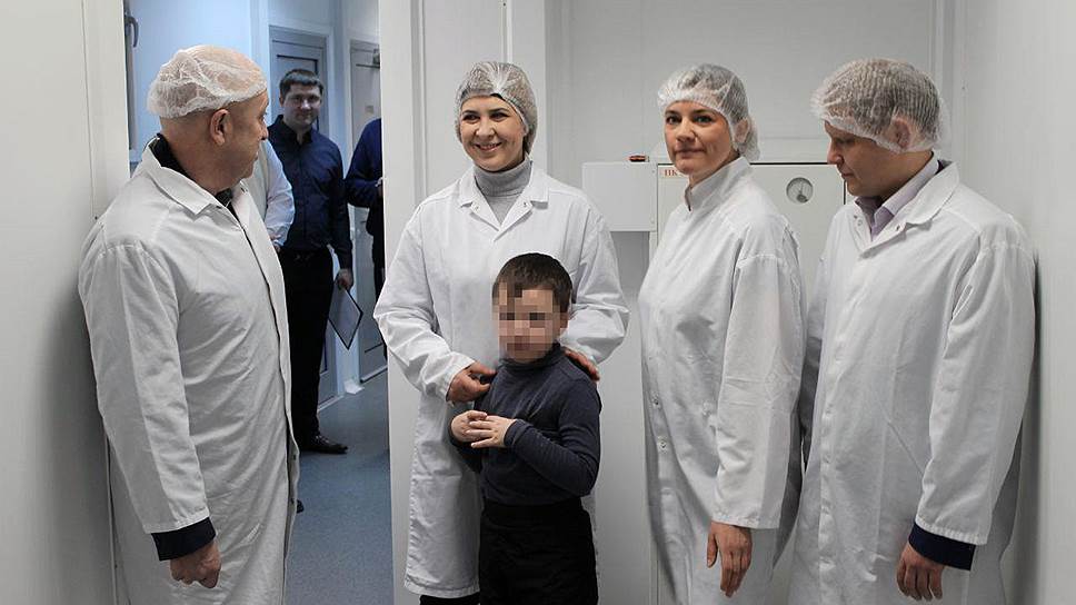 Как двое родителей пострадавших от дизентерии детей посетили комбинат «Конкорд»