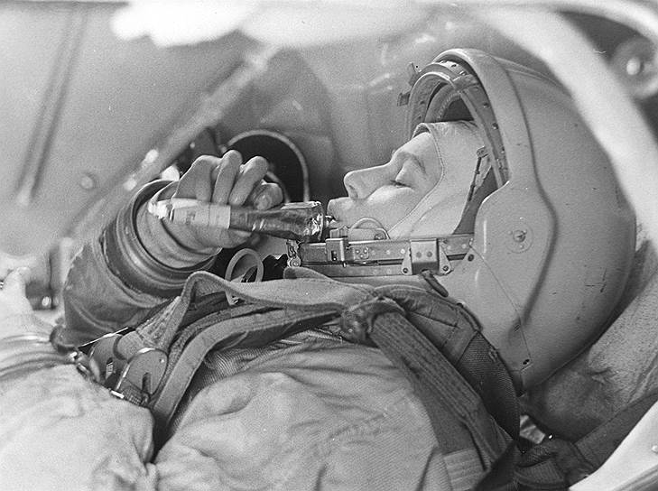 Валентина Терешкова, СССР. Совершила полет в 1963 году, став первой женщиной-космонавтом, самой молодой женщиной в космосе (26 лет) и единственной в мире, совершившей одиночный полет