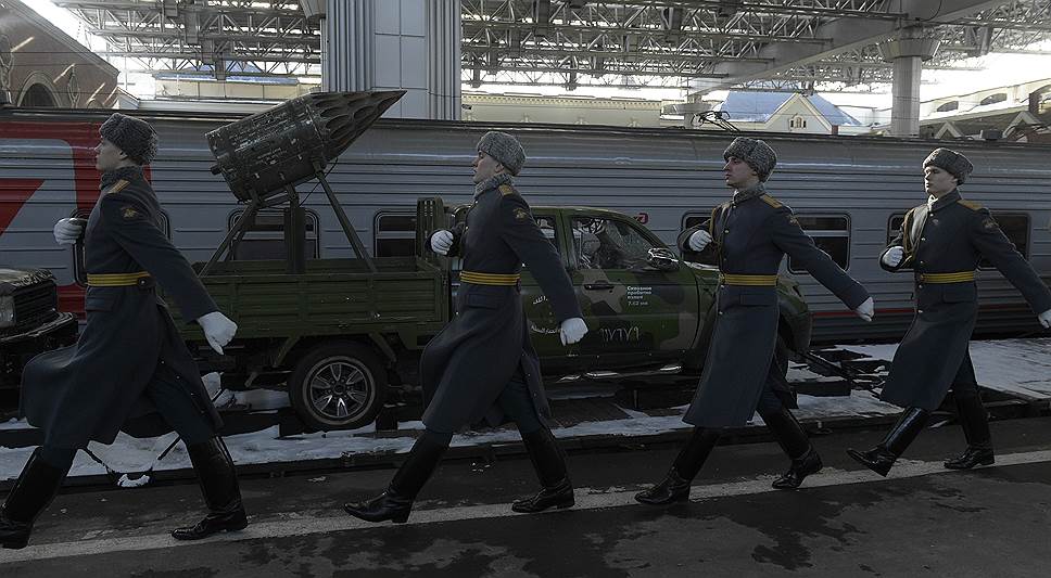 Поезд стартовал с Казанского вокзала Москвы в Тулу. Всего за 75 дней выставочный состав сделает 60 остановок, причем как в больших городах, так и в малонаселенных пунктах