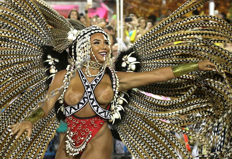 Эвелин Бастос из школы Мангуэйра несколько раз становилась королевой карнавала в Рио