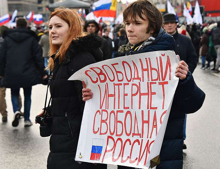 Поддержать протестующих пришли представители партий «Яблоко», «Солидарность», «Партия Перемен» и других