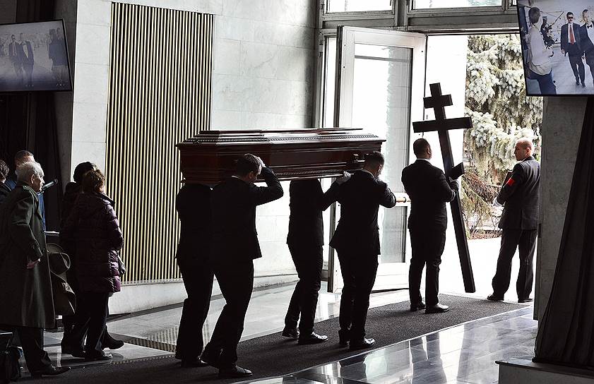 Церемония прощания и похороны медиаменеджера Игоря Малашенко на Троекуровском кладбище