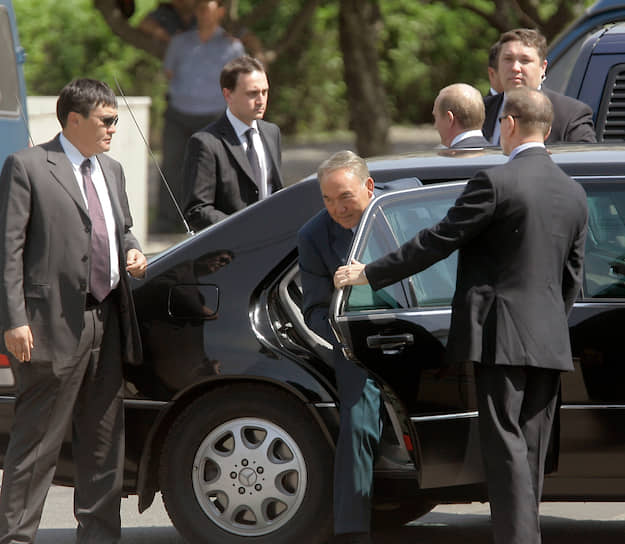 В апреле 2011 и апреле 2015 года господин Назарбаев переизбирался руководителем Казахстана с результатом 95,55% и 97,75% голосов