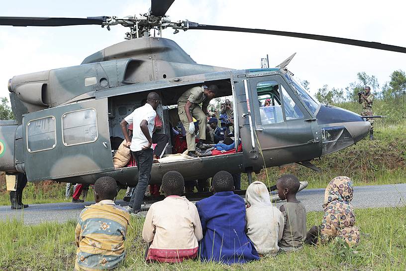 Поисково-спасательные службы продолжают операции с привлечением военных и вертолетов