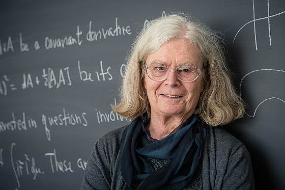 19 марта. Академия наук Норвегии &lt;a href=&quot;https://www.kommersant.ru/doc/3916578&quot;>присудила&lt;/a> Абелевскую премию по математике профессору Карен Уленбек. Она стала первой женщиной, получившей эту премию