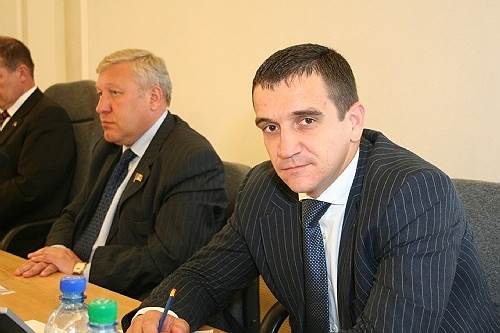 &lt;b>Николай Степанов, бывший руководитель бизнес-группы RU-COM&lt;/b>
&lt;br>По данным следствия, является одним из соучастников мошеннической схемы экс-министра Михаила Абызова. Арестован до 25 мая
