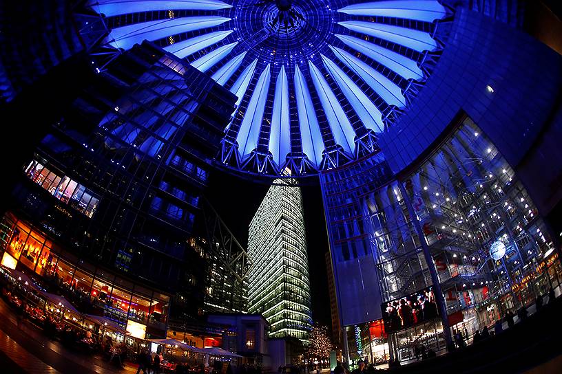 Берлин, Германия. Sony Center на Потсдамской площади